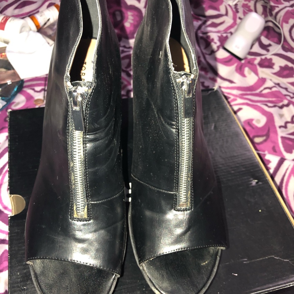 Black heeled ankle booties that zip up the front